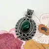 pendentif argent orné d'une pierre verte argent 925 millième (22 ct) 18,04g