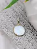 pendentif orné d'une nacre gravée or 750 millième (18 ct) 1,52g