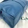 sac à bandoulière bottega veneta cassette en cuir bleu