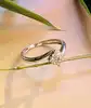 bague solitaire ornée d'un motif serti de 7 diamants  or 750 millième (18 ct) 2,54g