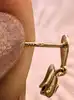 boucle d'oreilles pendantes chacune sertie d'un saphir forme navette or 750 millième (18 ct) 1,25g