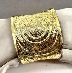 bracelet jonc ouvert large en métal doré