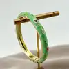 bracelet joncs en émail vert à motif floral
