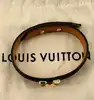 bracelet louis vuitton essential v en toile monogtam à finition métal doré