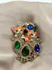 broche en émail orange motif chat