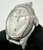 montre baume & mercier linea 65616 avec une lunette ornée de diamants et mouvement quartz, bracelet en acier