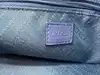 pochette furla en cuir bleu dotée d'une dragonne noire amovible
