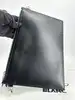 pochette montblanc en cuir lisse noir et bleu avec dragonne amovible