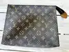 pochette / trousse de toilette louis vuitton en toile monogramme