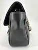 sac à bandoulière gucci gg marmont mini matelassé en cuir souple noir avec bijouterie dorée