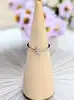 bague fine en or rose 9ct avec un motif rectangulaire serti de 6 petits diamants or 375 millième (9 ct) 0,91g