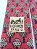 cravate hermès vintage en soie rouge à motif arbres