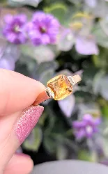 bague ornée d'une citrine carrée or 750 millième (18 ct) 3,01g