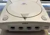 console sega dreamcast avec une manette