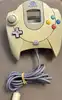 console sega dreamcast avec une manette