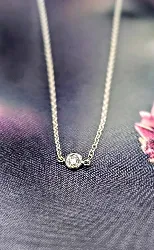 collier en or blanc maille forçat serti d'un petit diamant or 750 millième (18 ct) 2,60g