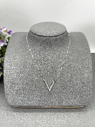 collier swarovski pendentif v orné de strass