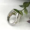 bague ornée d'une pierre synthétique verte entourée de nacre argent 925 millième (22 ct) 5,52g