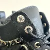 baskets / chaussures chanel en cuir noir bijouterie dorée et perles