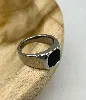 bgac bague chevalière acier sertie de pierre onyx carré