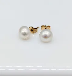 boucle d'oreilles puces chacune ornée d'une demie perle or 750 millième (18 ct) 1,31g