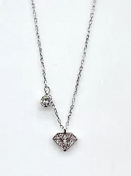 collier swarovski avec pendentif en forme de diamant orné de cristaux