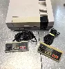 console nintendo entertainment system nes avec une manette
