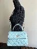 sac à bandoulière chanel trendy cc top handle petit modèle en cuir bleu clair