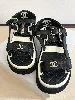 sandales chanel en cuir noir vernis