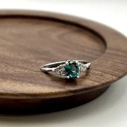 1973250 bague solitaire avec une pierre verte et epaulé d'oxydes t56 argent 925 millième (22 ct) 2,3g argent 925 millième (22 ct) 