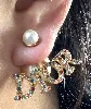 boucles d'oreilles dior tribales perles et cristaux multicolores, motif dior