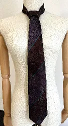 cravate yves saint laurent bordeaux et violette, à motif floral jacquard