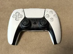 manette ps5 dualsense blanche et noire