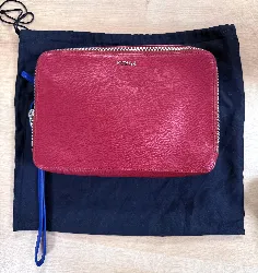 pochette furla en cuir rouge et bleu