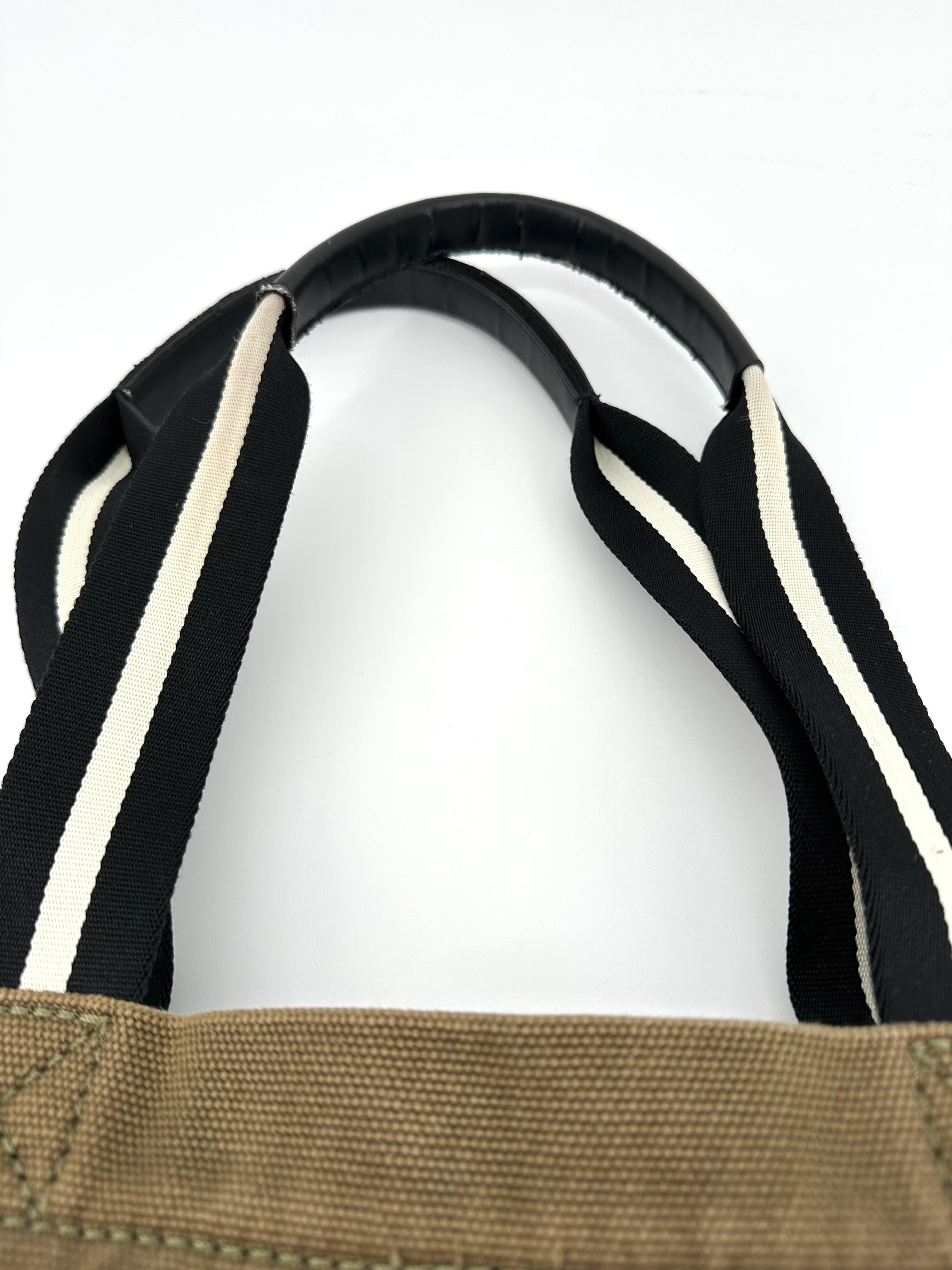 Sac Cabas Marc Jacobs en toile kaki et logo blanc 