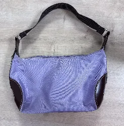 sac lancel porté épaule en toile violette et cuir marron