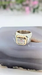 bague chevalière en argent et or 375 centrée d'un oxyde  argent 925 millième (22 ct) 9,89g