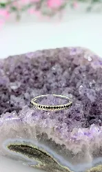 bague demi tour ornée de diamants blanc et noirs or 375 millième (9 ct) 1,32g