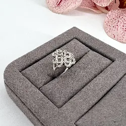 bague en forme de coeur ornée d'oxydes argent 925 millième (22 ct) 2,44g