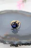 bague ornée d'un saphir synthétique (légères égrisures) or 750 millième (18 ct) 5,09g
