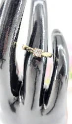 bague pastille ornée de 7 petits diamants  or 375 millième (9 ct) 1,56g