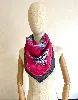 carré 90 / foulard hermès "carrousel" en soie couleur rose et gris 88 x 88 cm