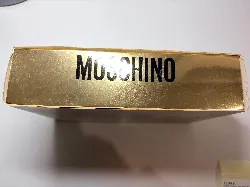 coffret 3 savons parfumés moschino loves you en forme de coeur