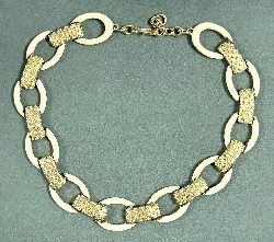 collier signé monet doré et beige