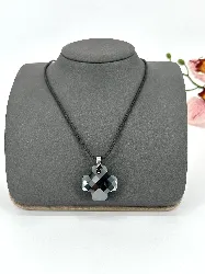 collier swarovski croix en cristal noir avec cordon