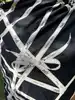 foulard hermès bolduc en jersey de soie blanc et noir avec une certaine élasticité version 2009
