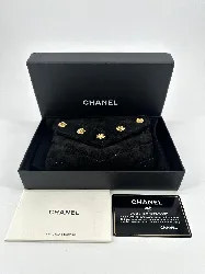 pochette chanel en cuir suédé noire avec logo cc
