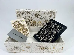 porte passeport dior 30 montaigne
