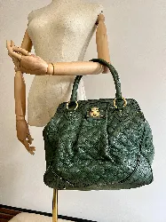 sac à main marc jacobs en cuir vert modèle alyona avec bandoulière chaîne doré