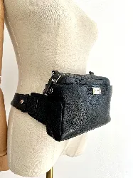 sac fendi convertible peekaboo en cuir noir